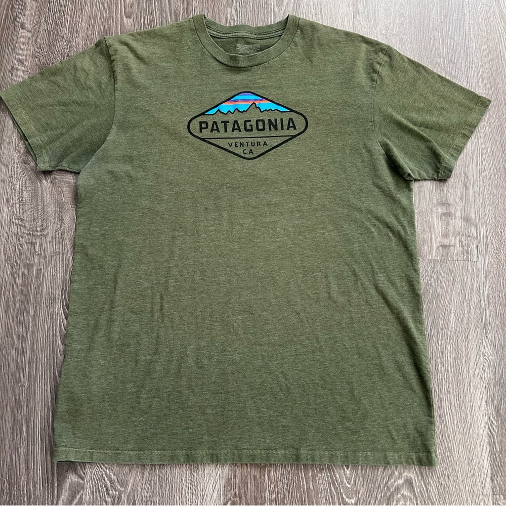 Patagonia Men's Sz XL Green slim fit Logo T-Shirt